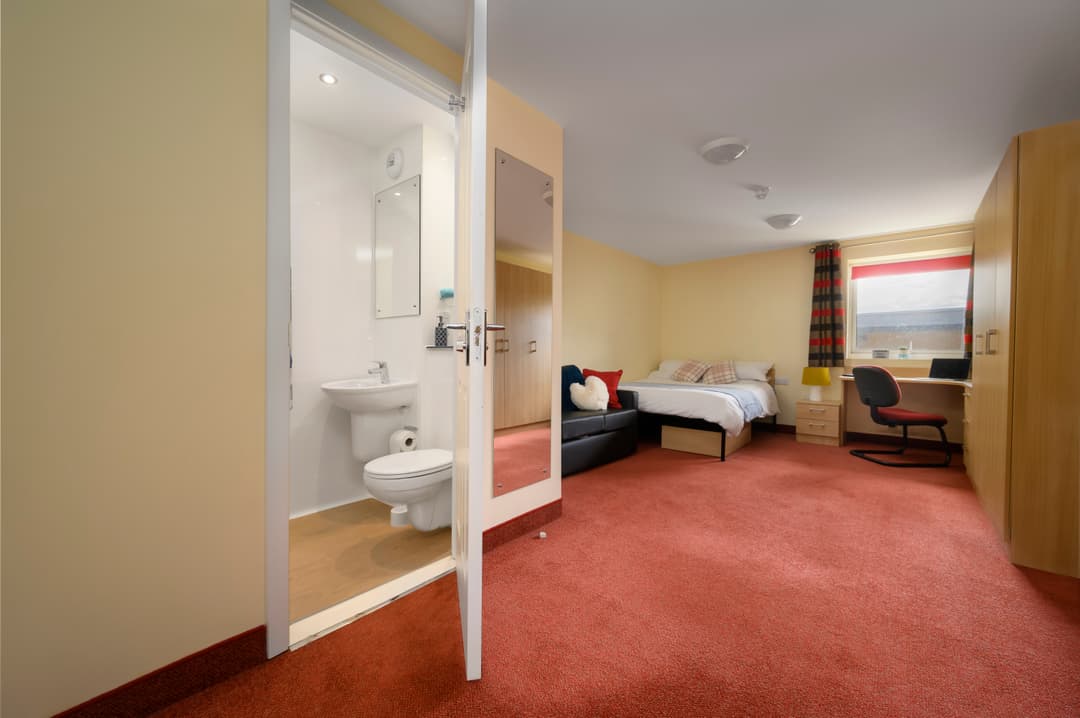 5 Bed Deluxe gallery image 2